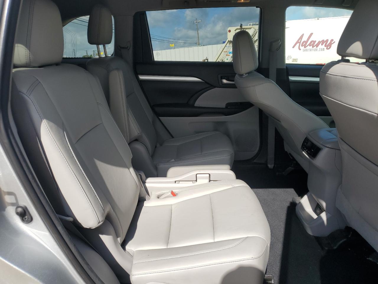 2018 Toyota Highlander Se VIN: 5TDJZRFHXJS889139 Lot: 64254145
