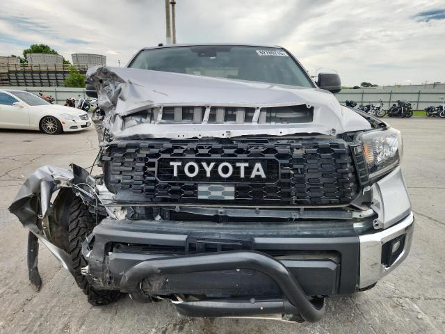  TOYOTA TUNDRA 2018 Srebrny