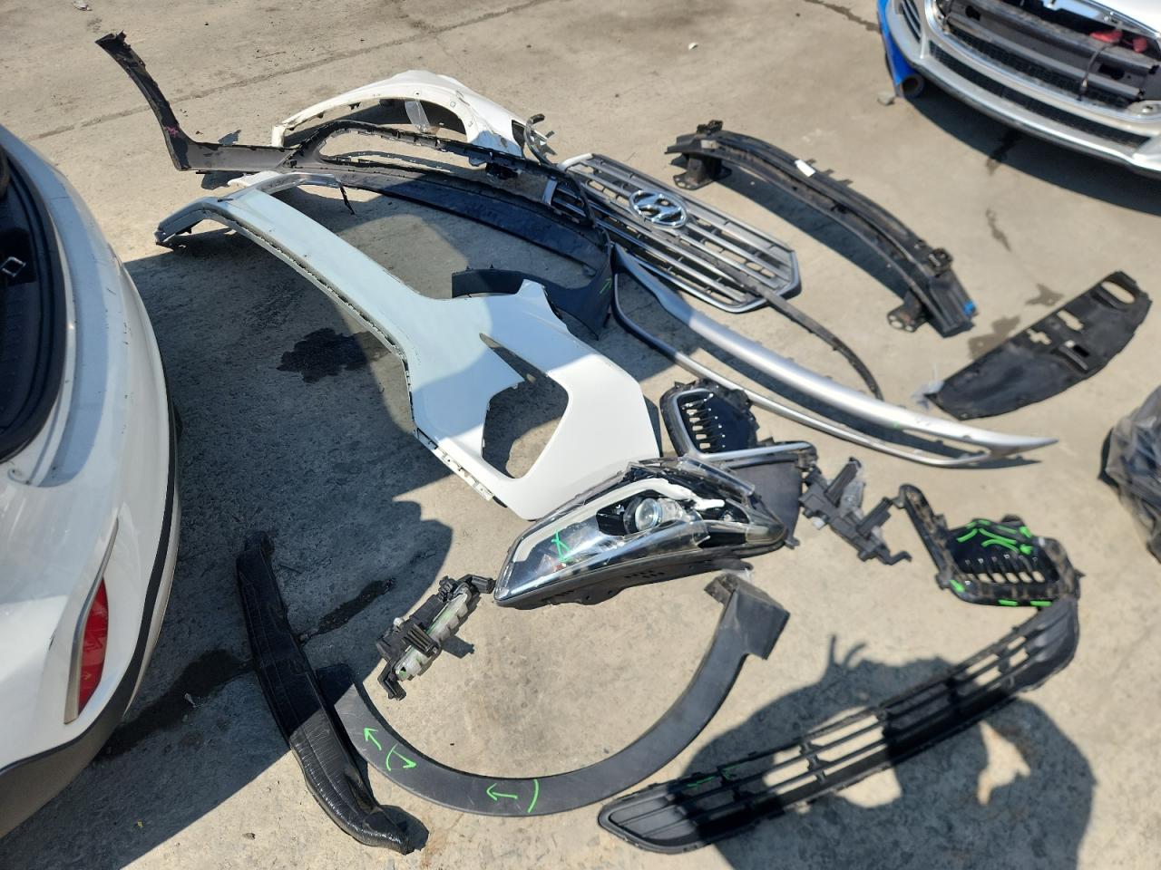 KM8SM4HF5HU187944 2017 Hyundai Santa Fe Se