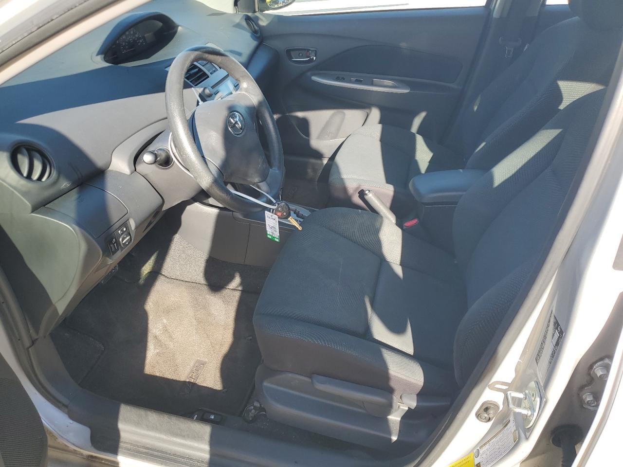 2010 Toyota Yaris VIN: JTDBT4K33A4073551 Lot: 63093465