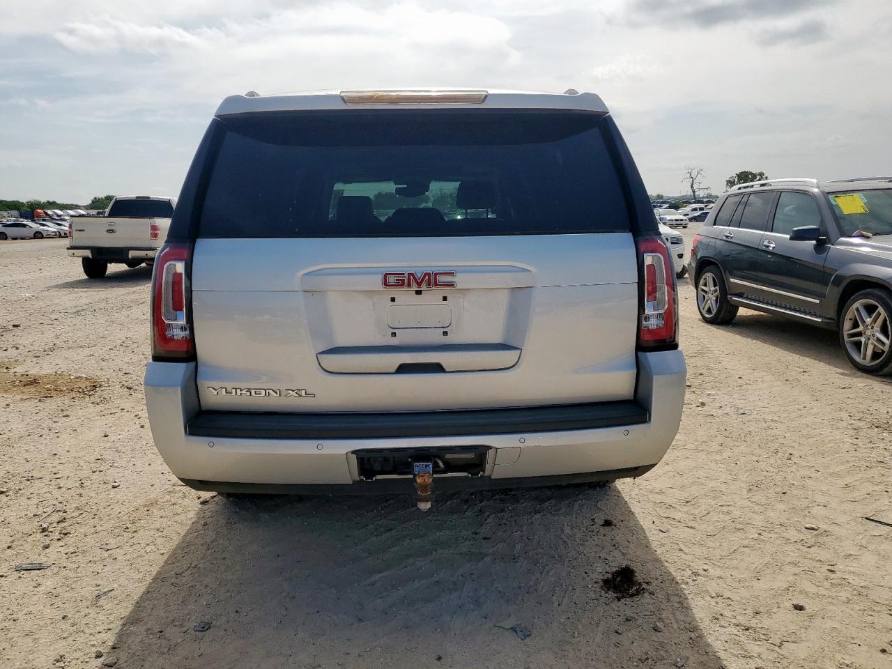 2019 GMC Yukon Xl K1500 Slt VIN: 1GKS2GKC9KR300450 Lot: 64023355