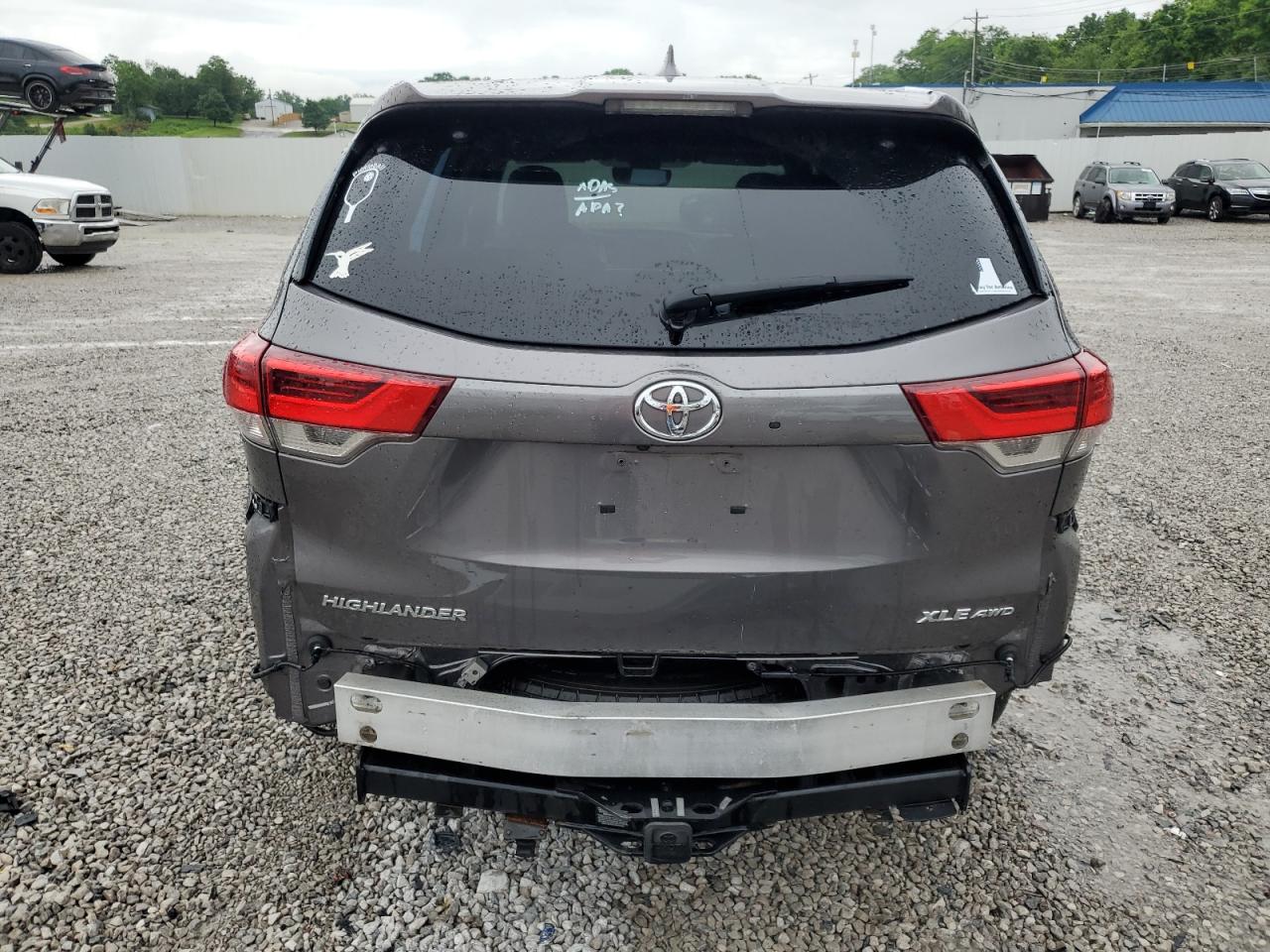 2018 Toyota Highlander Se VIN: 5TDJZRFH9JS541865 Lot: 61850465