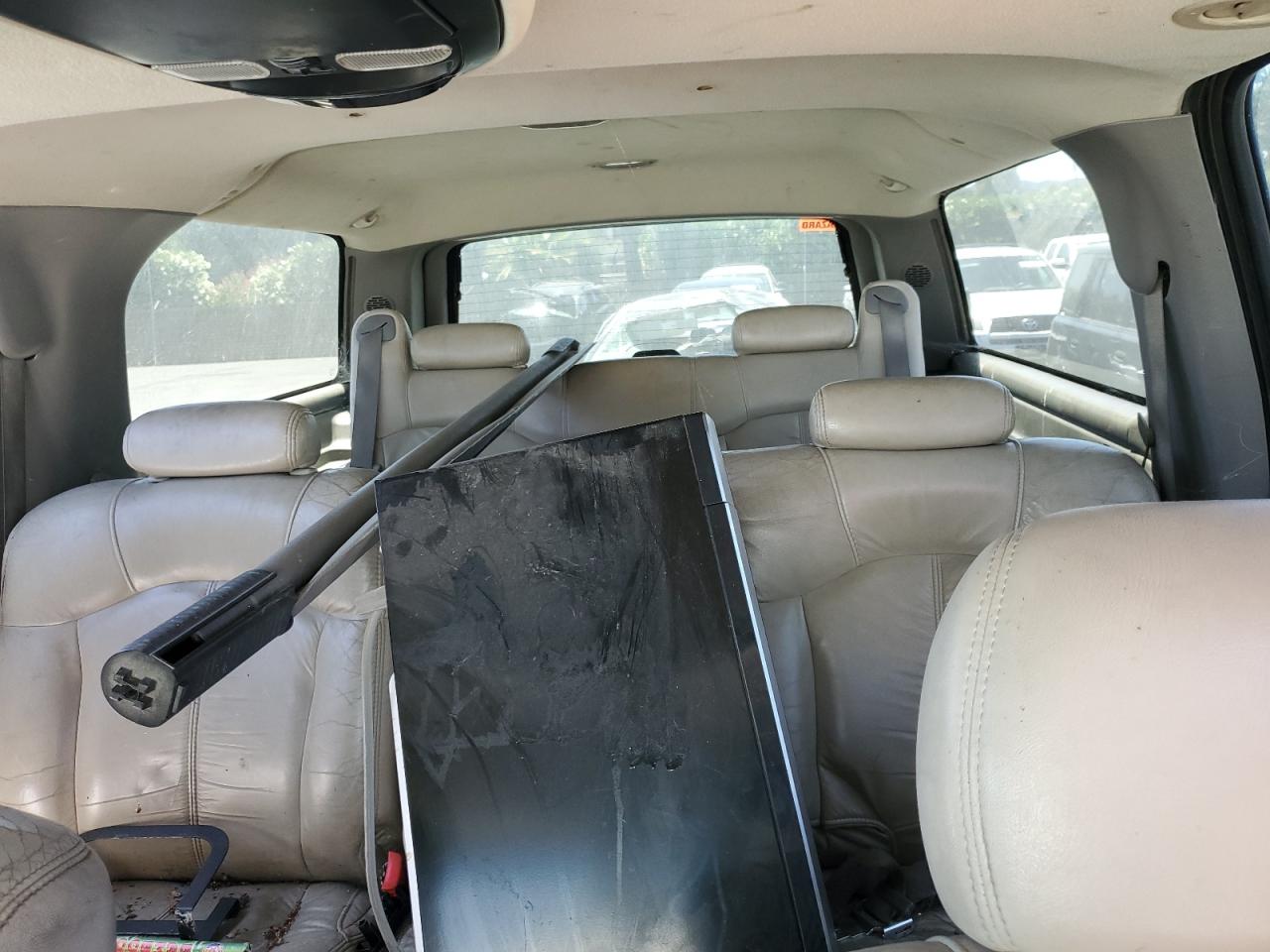 2002 Chevrolet Suburban K1500 VIN: 1GNFK16T82J122492 Lot: 63845675