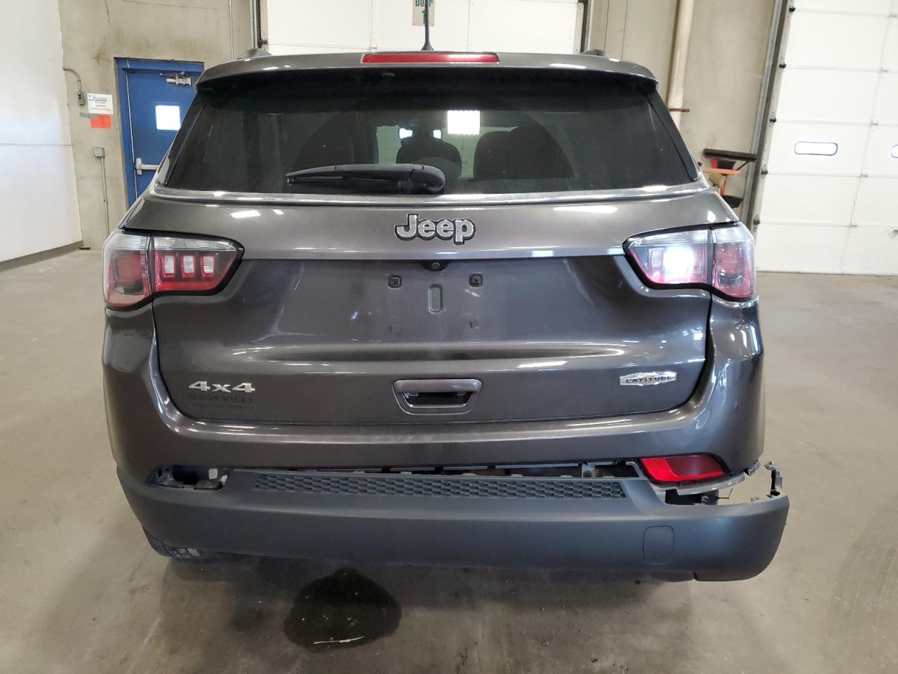 2018 Jeep Compass Latitude VIN: 3C4NJDBBXJT413086 Lot: 62756545