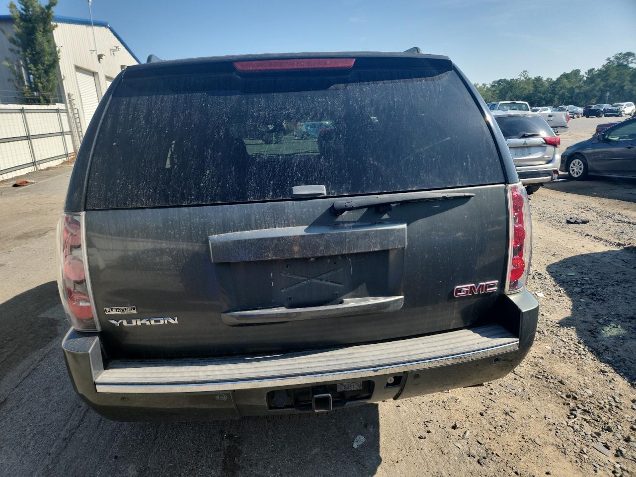 2011 GMC Yukon Denali VIN: 1GKS1EEF9BR225939 Lot: 62141435