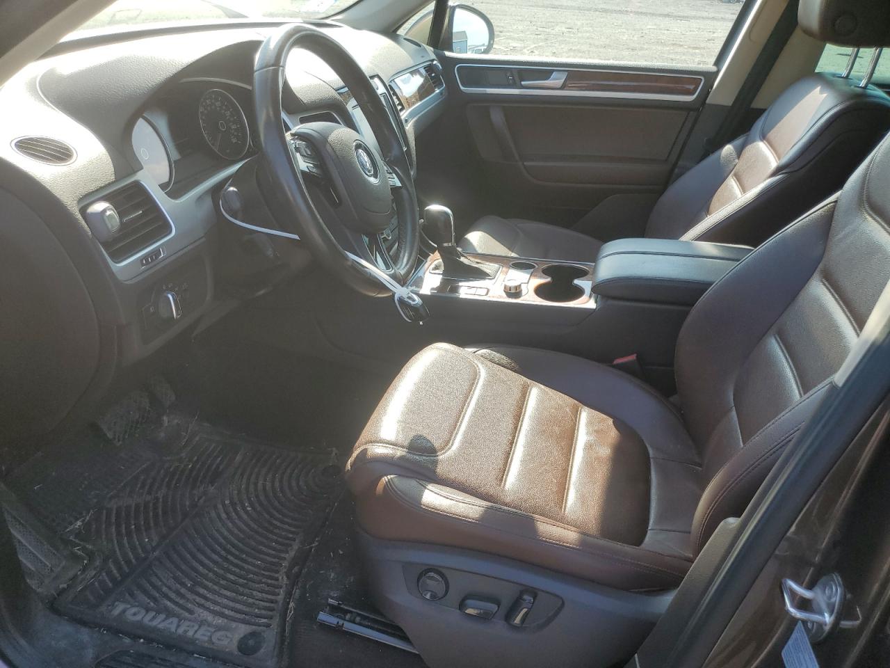 2013 Volkswagen Touareg V6 VIN: WVGEF9BP6DD013932 Lot: 62047945