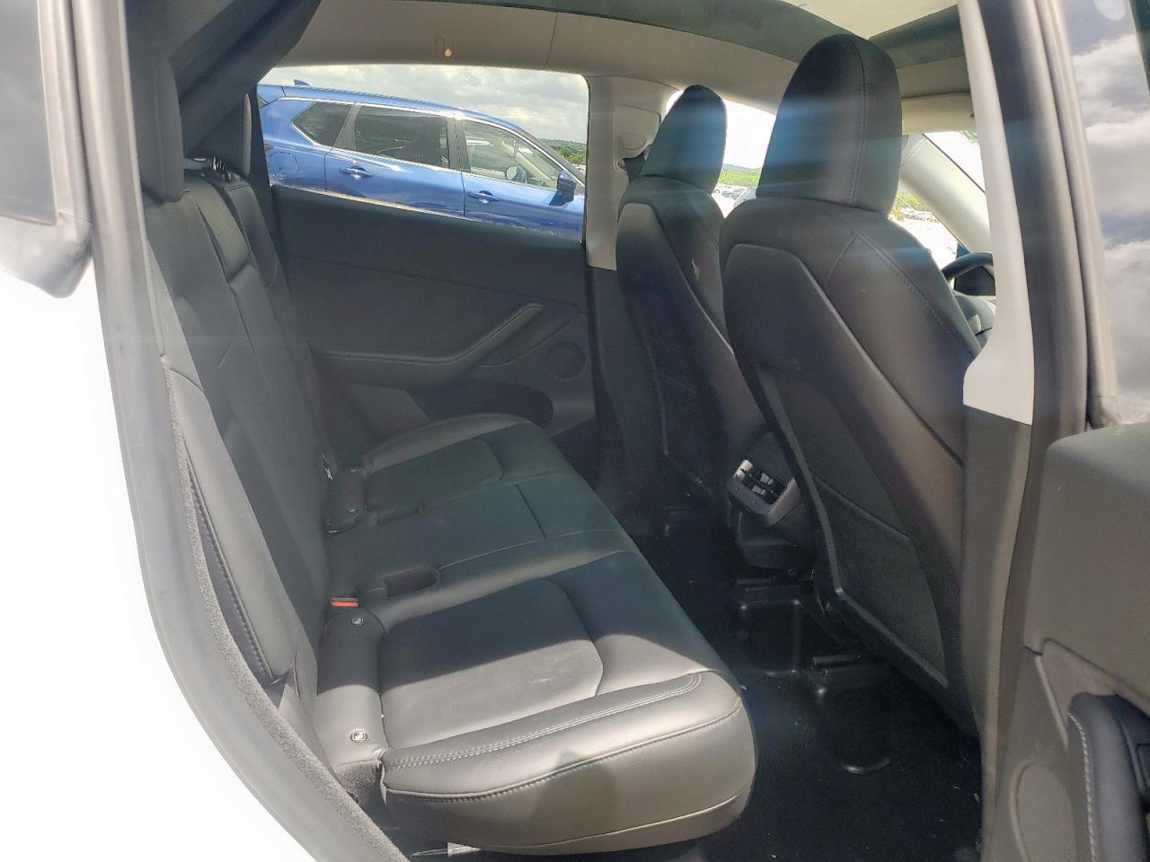 2023 Tesla Model Y VIN: 7SAYGDEE8PA061537 Lot: 64574465