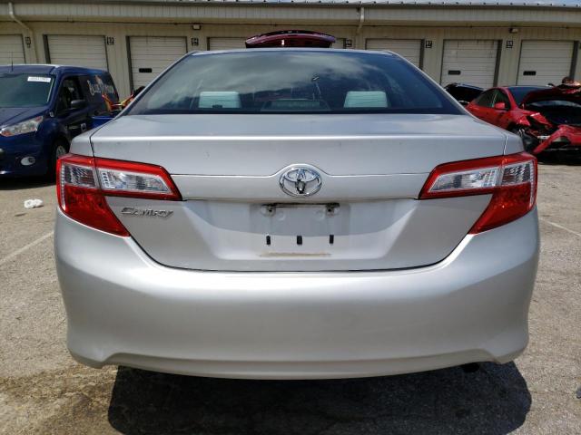Sedans TOYOTA CAMRY 2012 Srebrny