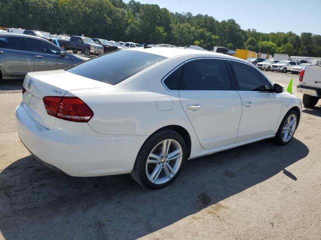 Sedans VOLKSWAGEN PASSAT 2014 Biały