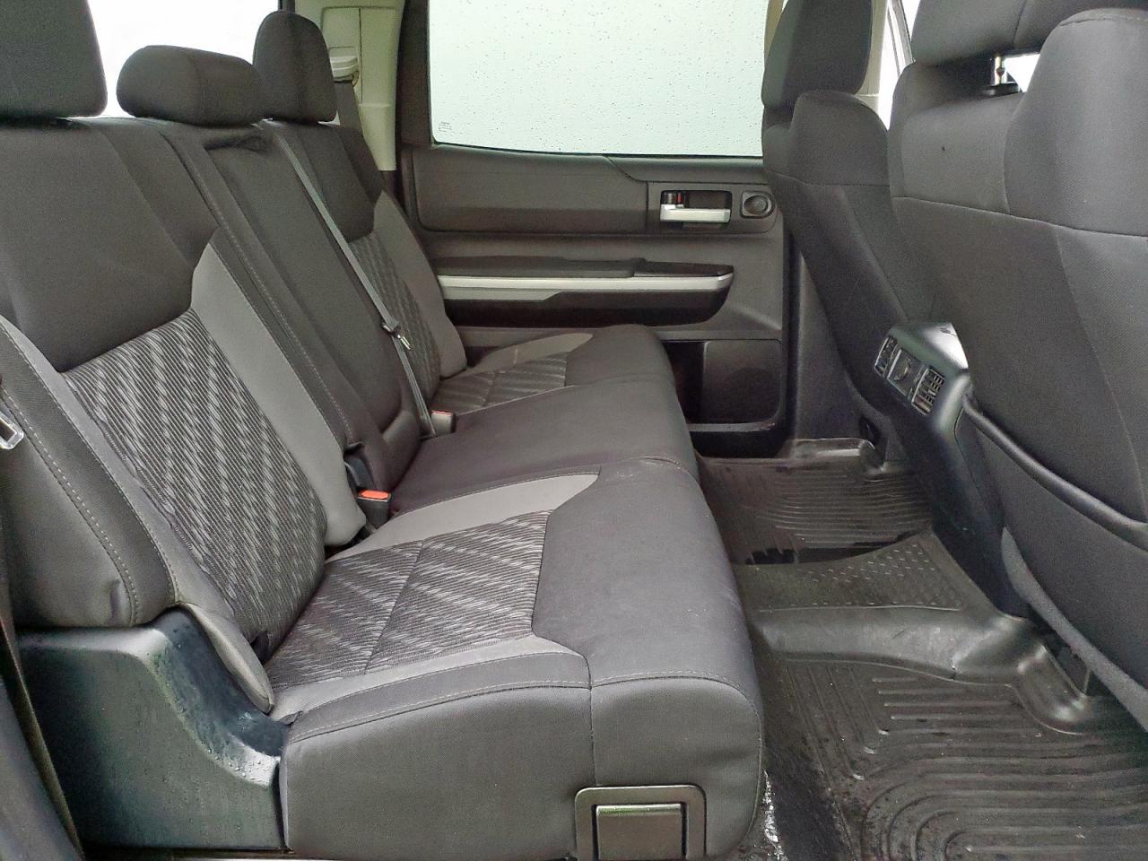 2018 Toyota Tundra Crewmax Sr5 VIN: 5TFDW5F17JX758441 Lot: 63533435