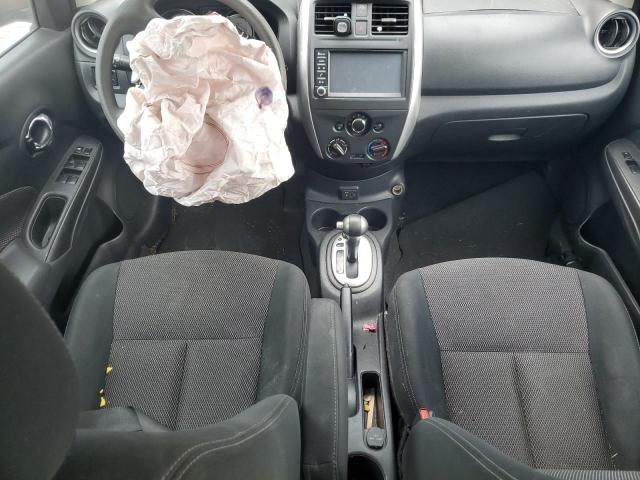  NISSAN VERSA 2018 Czerwony