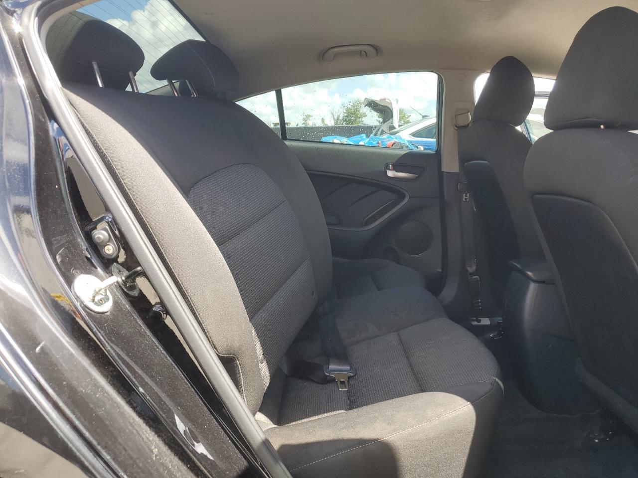 3kpfk4a70he017634 3KPFK4A70HE017634 2017 Kia Forte Lx