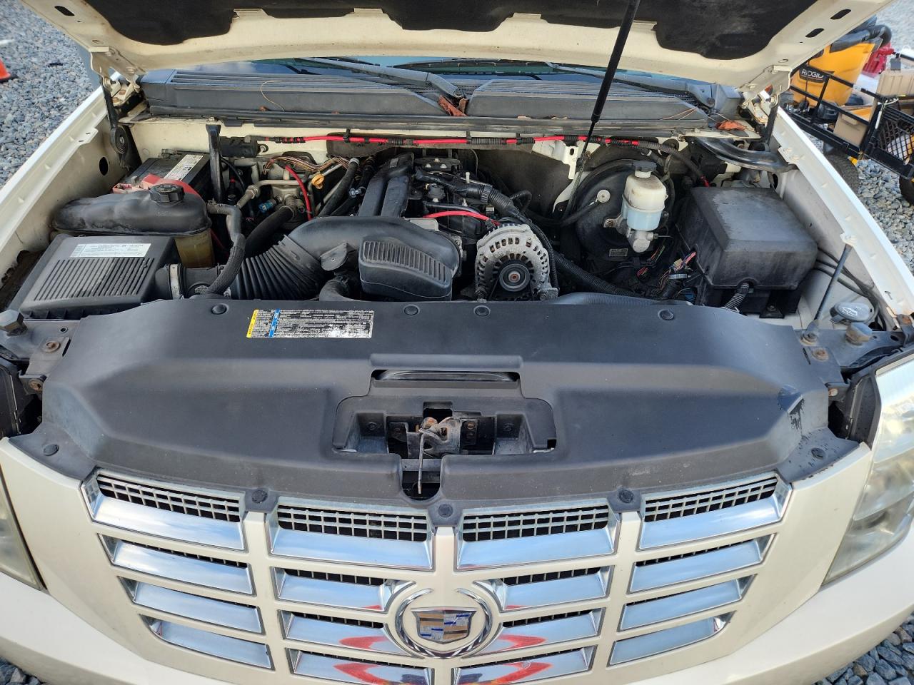 2008 Cadillac Escalade Luxury VIN: 1GYFK63848R238637 Lot: 63433605