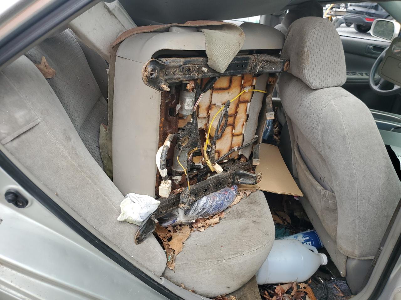 2004 Toyota Camry Le VIN: 4T1BE32K84U935805 Lot: 63491315