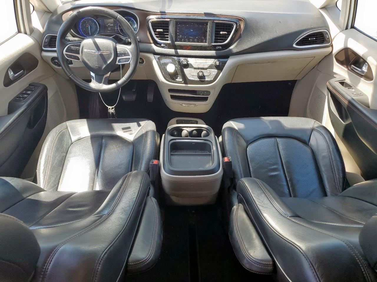 2018 Chrysler Pacifica Touring L VIN: 2C4RC1BG5JR113657 Lot: 65954015