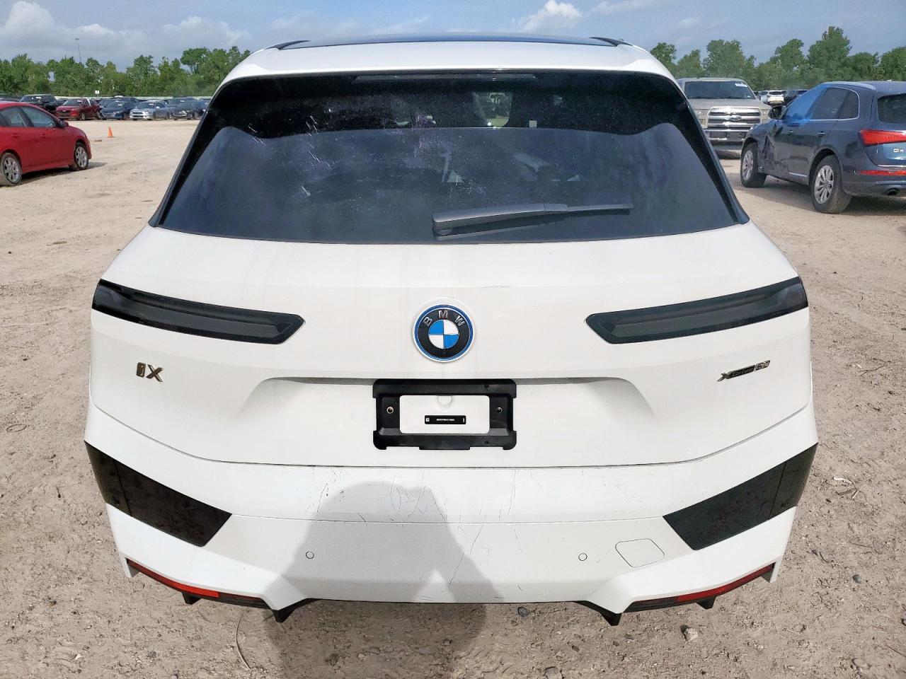 2025 BMW Ix xDrive50 VIN: WB523CF04SCU70666 Lot: 60208235
