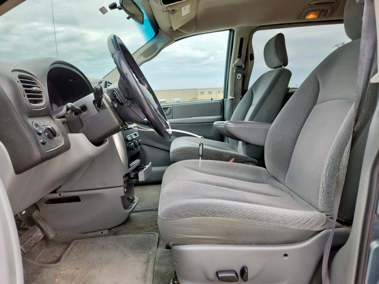 2005 Chrysler Town & Country Touring VIN: 2C4GP54LX5R392977 Lot: 63680965