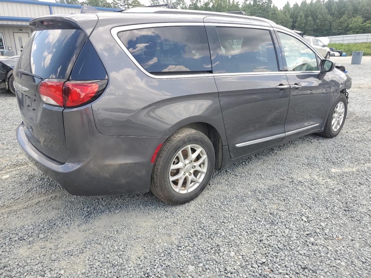 2020 Chrysler Pacifica Touring L VIN: 2C4RC1BG4LR223523 Lot: 66622825