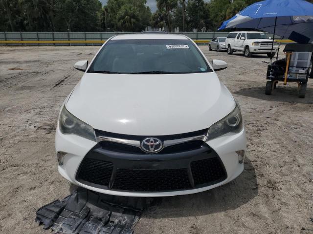  TOYOTA CAMRY 2015 Biały