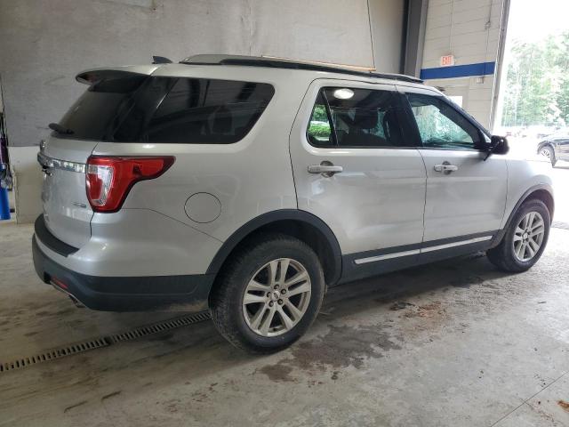  FORD EXPLORER 2018 Srebrny