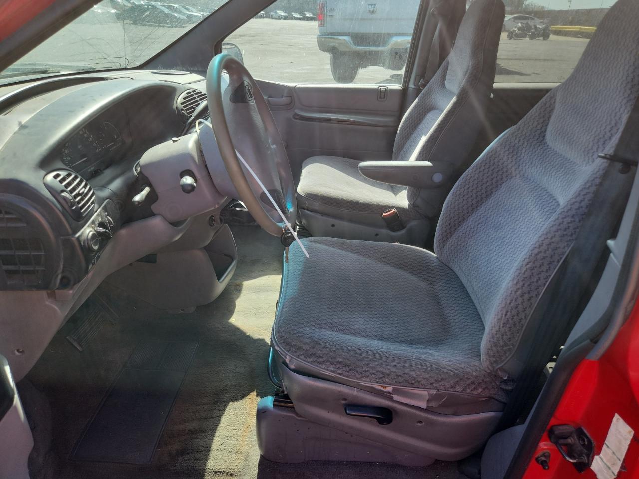 1998 Dodge Caravan VIN: 2B4GP25R3WR550253 Lot: 65583715