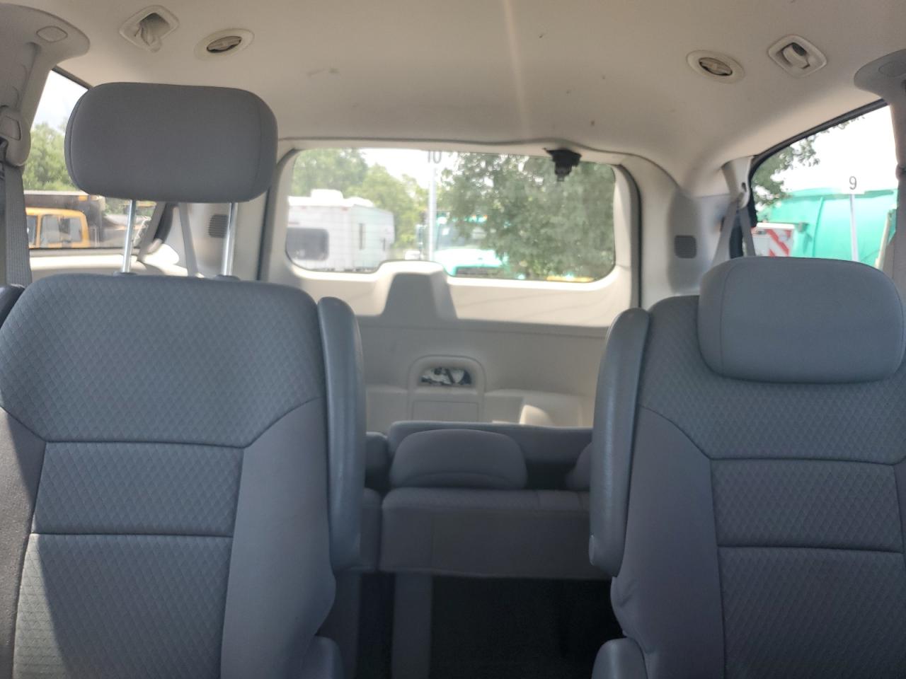 2010 Chrysler Town & Country Lx VIN: 2A4RR2D12AR463996 Lot: 64144025