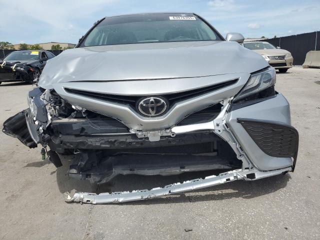  TOYOTA CAMRY 2021 Srebrny