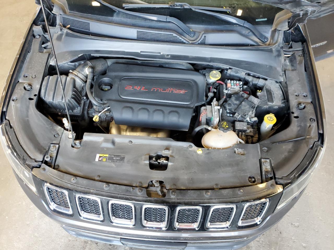2018 Jeep Compass Latitude VIN: 3C4NJDBBXJT413086 Lot: 62756545