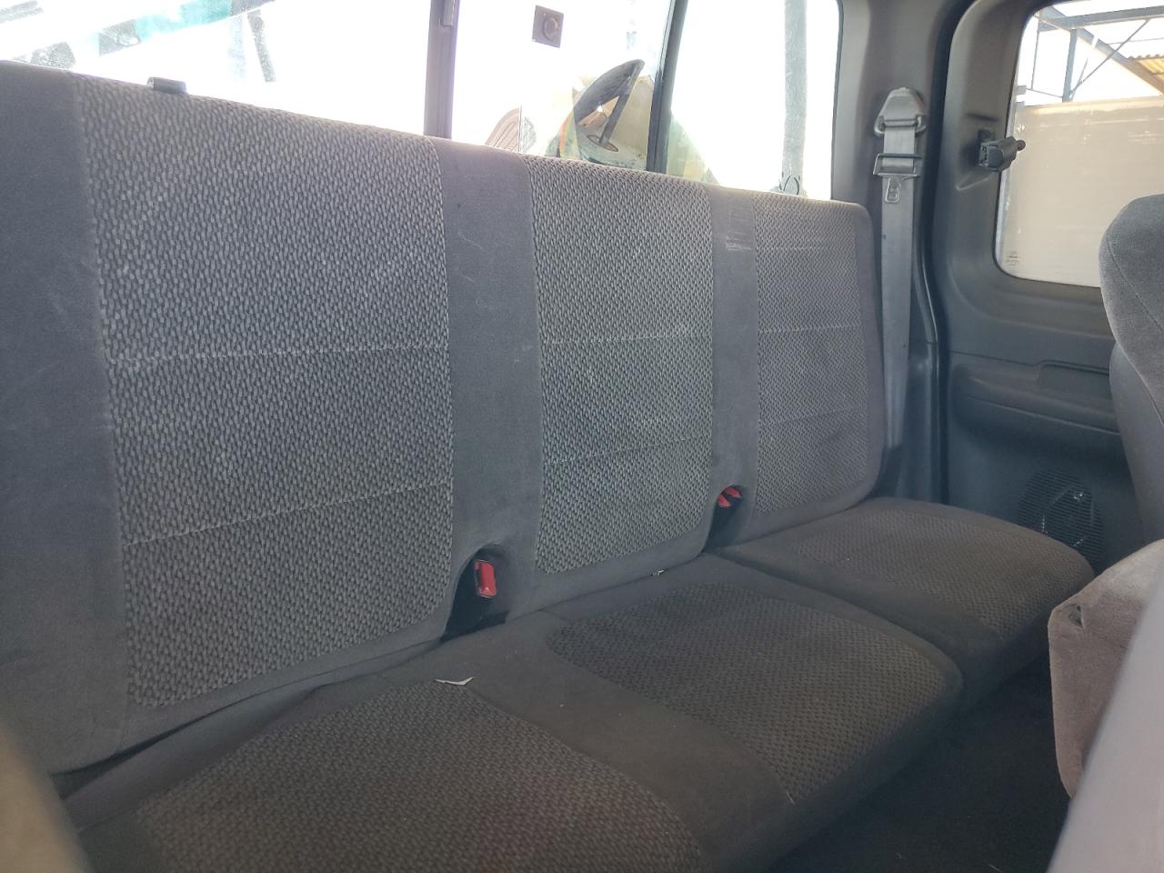 2002 Ford F150 VIN: 1FTRX08L22KA75999 Lot: 61861345
