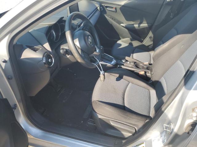  TOYOTA YARIS 2017 Srebrny