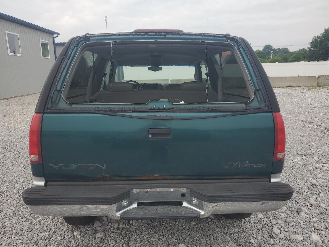 1997 GMC Yukon VIN: 3GKEK18R8VG517983 Lot: 64001275