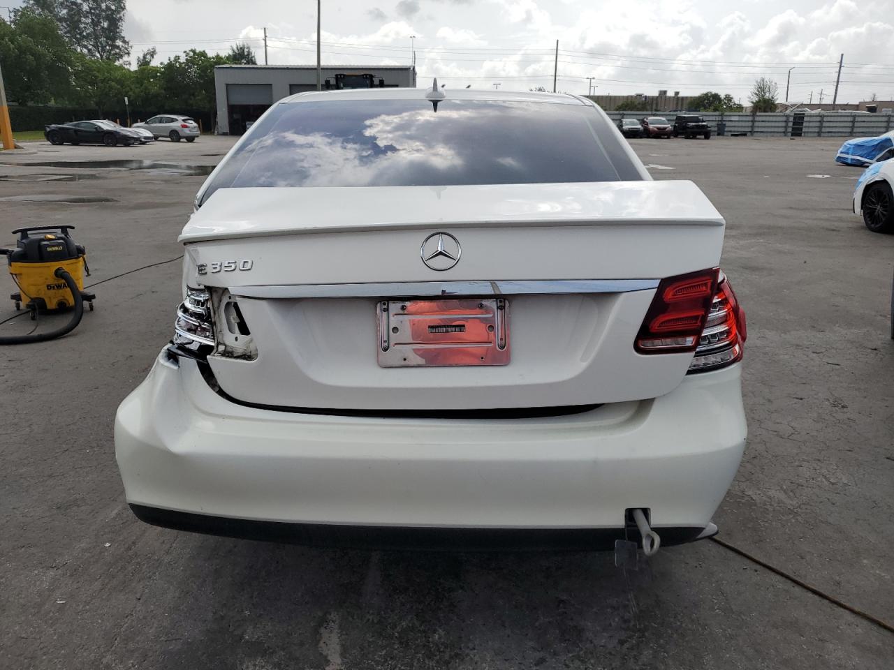 2014 Mercedes-Benz E 350 VIN: WDDHF5KB2EA849826 Lot: 63632875