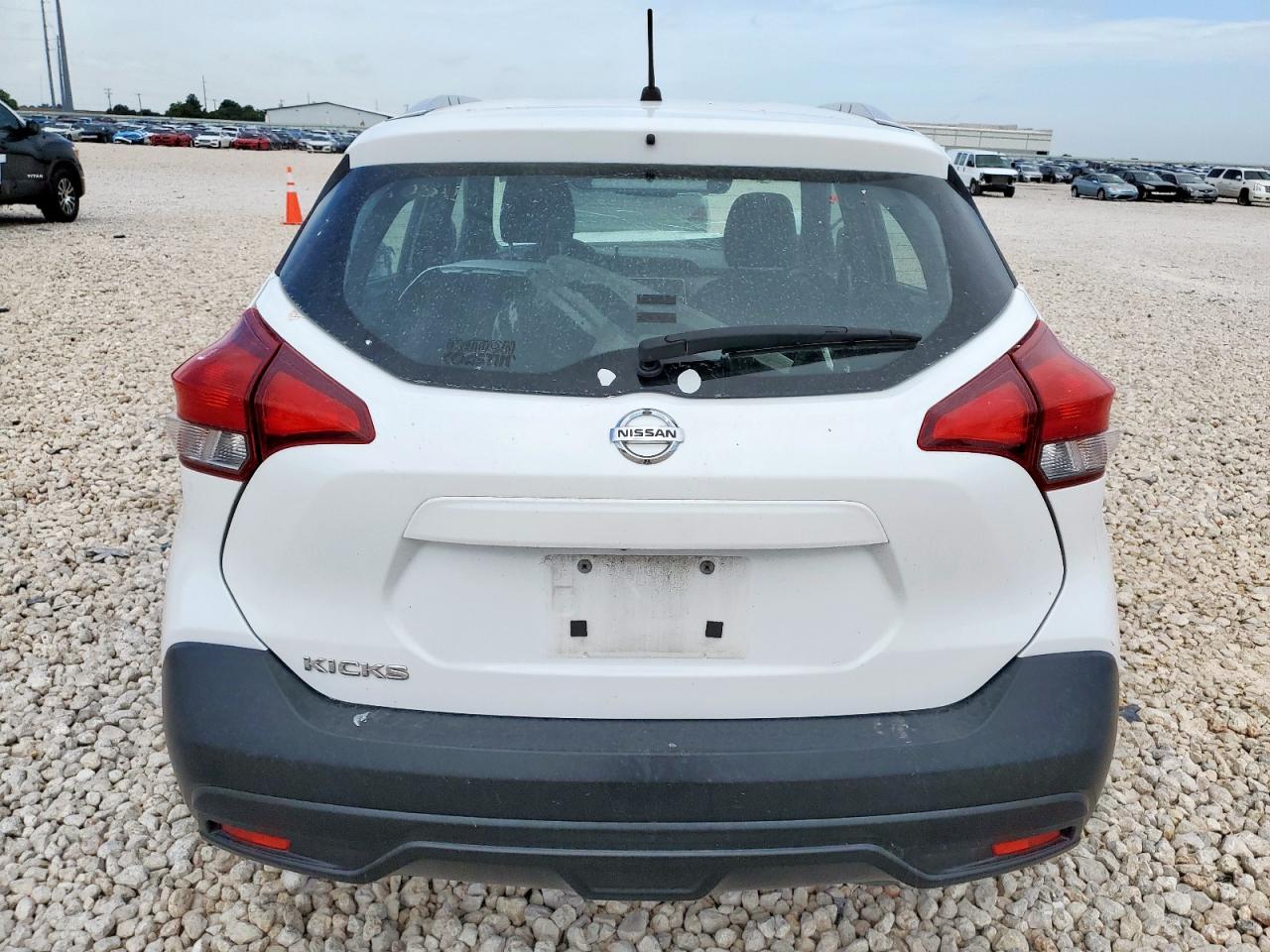2018 Nissan Kicks S VIN: 3N1CP5CU7JL536911 Lot: 63876815