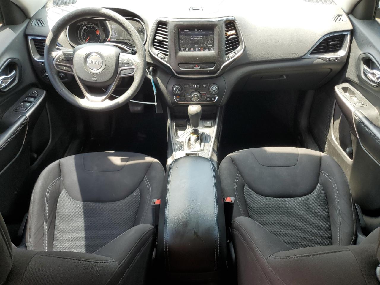 2019 Jeep Cherokee Latitude VIN: 1C4PJLCB8KD411913 Lot: 63329675