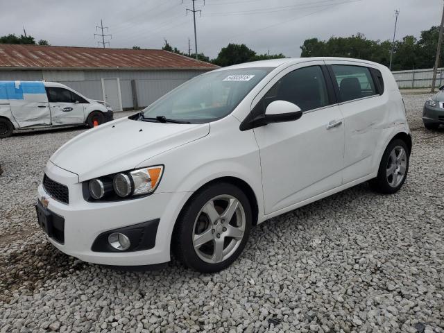Hatchbacks CHEVROLET SONIC 2015 Biały