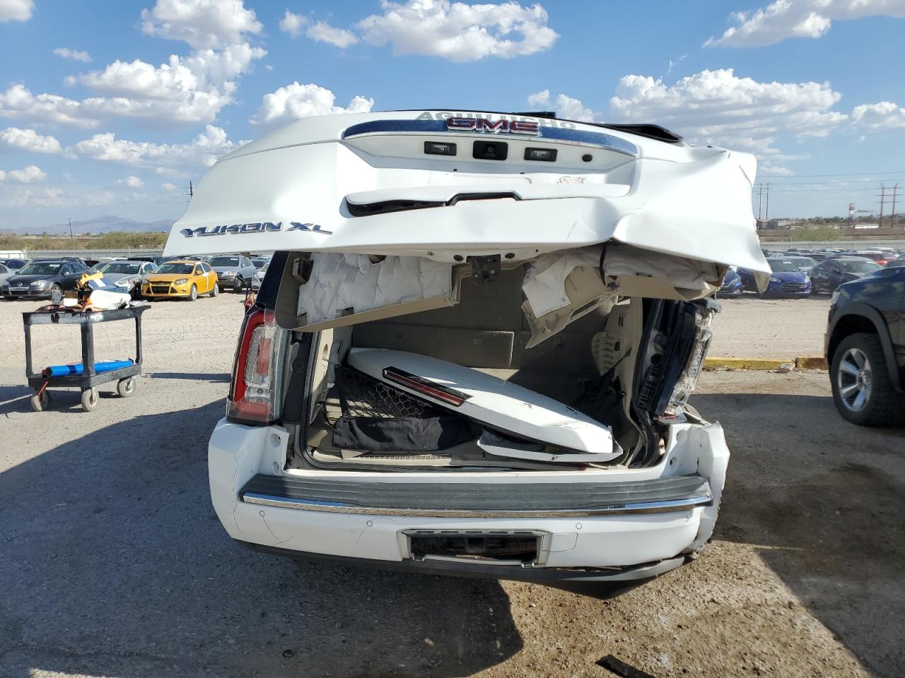 2019 GMC Yukon Xl Denali VIN: 1GKS2HKJXKR211460 Lot: 64288545