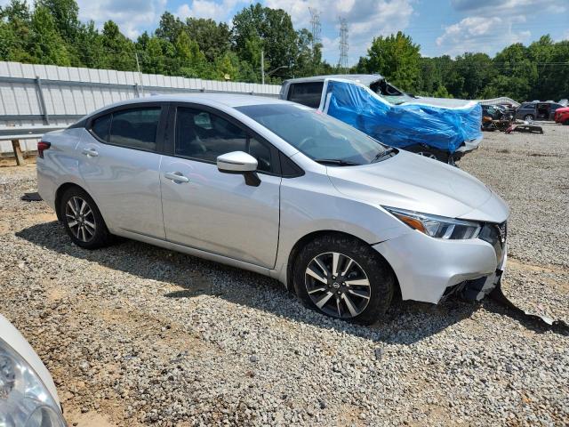  NISSAN VERSA 2020 Серебристый
