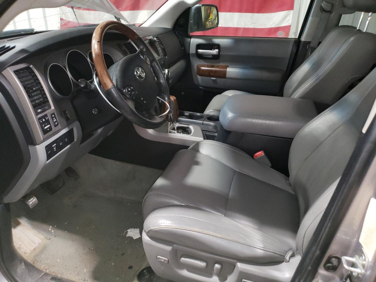 2010 Toyota Sequoia Platinum VIN: 5TDDY5G16AS031001 Lot: 63302025