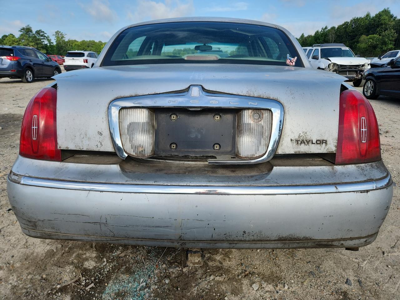 1999 Lincoln Town Car at VA - Hampton, Copart lot 64511415