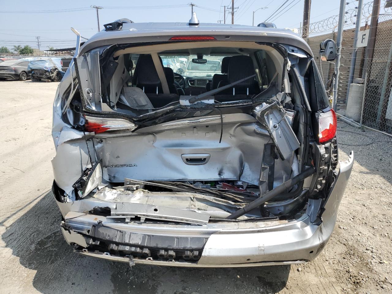2020 Chrysler Pacifica Touring L VIN: 2C4RC1BG9LR131498 Lot: 63033855