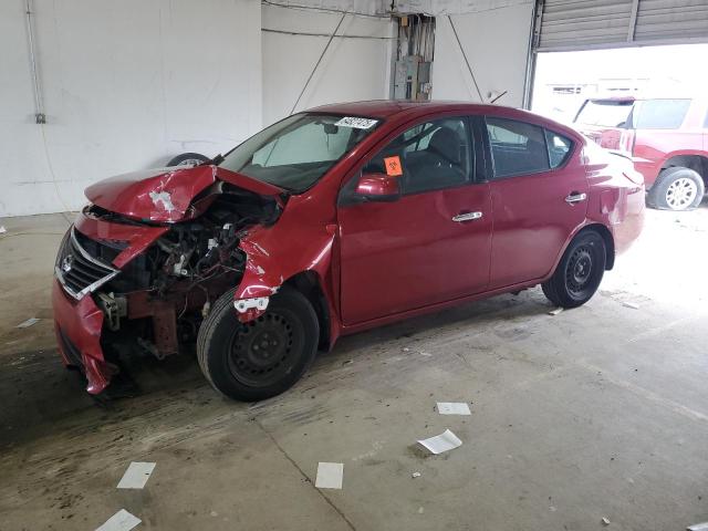  NISSAN VERSA 2014 Czerwony
