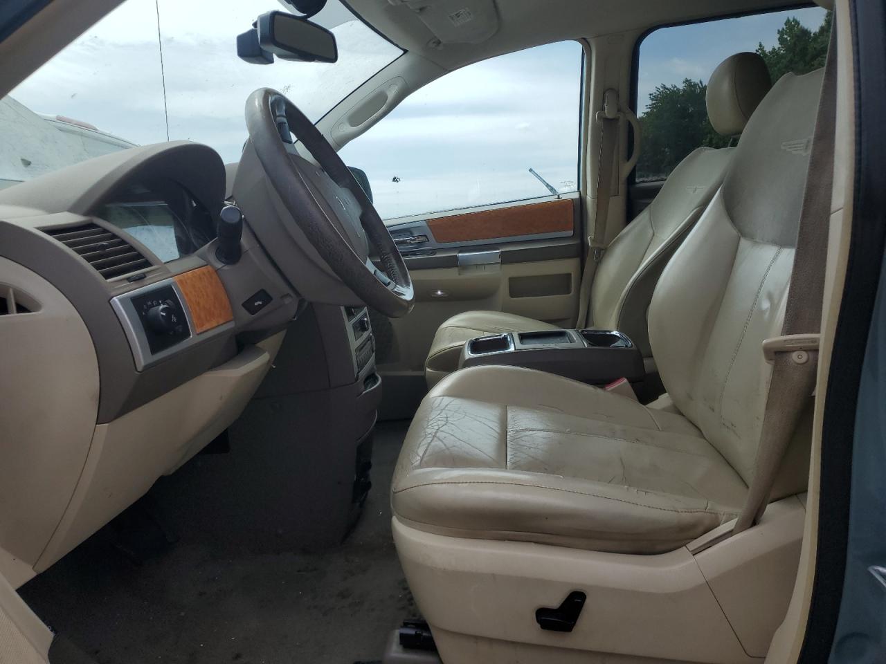 2010 Chrysler Town & Country Limited VIN: 2A4RR6DX5AR141994 Lot: 63641355