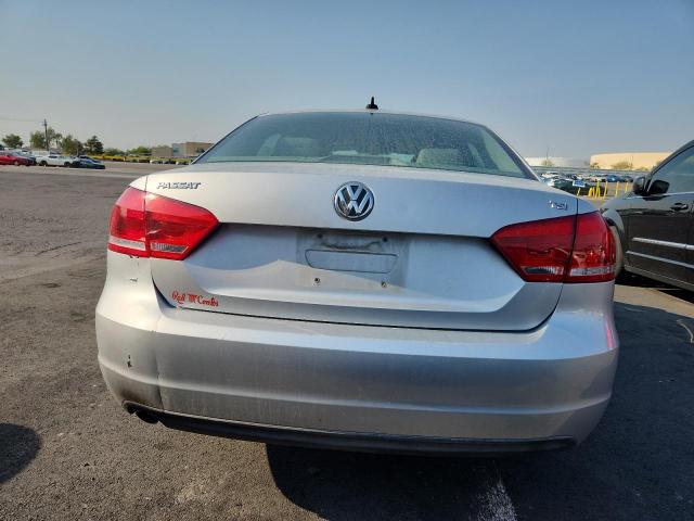  VOLKSWAGEN PASSAT 2014 Серебристый