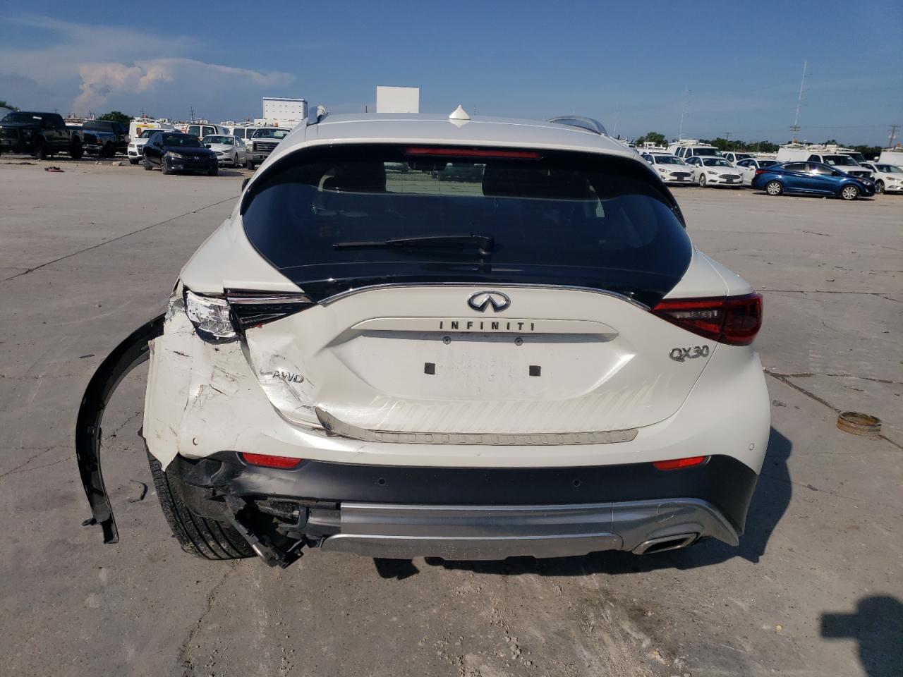2017 Infiniti Qx30 Base VIN: SJKCH5CR2HA023876 Lot: 64798055