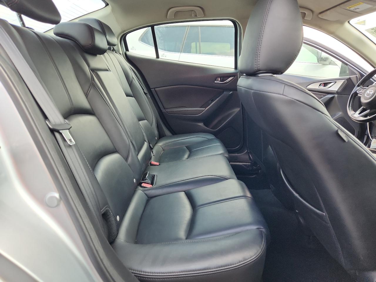 2018 Mazda 3 Touring VIN: 3MZBN1V32JM199986 Lot: 65173725