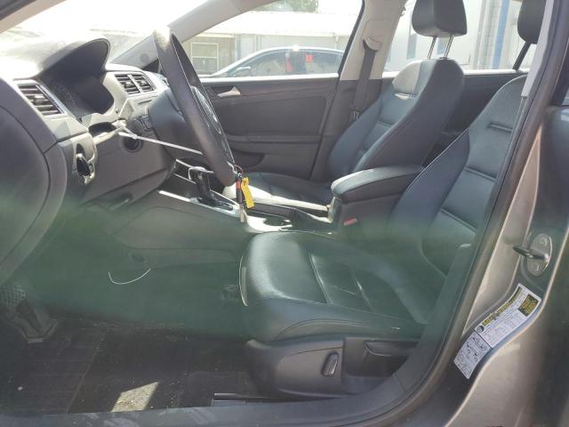 Sedans VOLKSWAGEN JETTA 2014 Szary