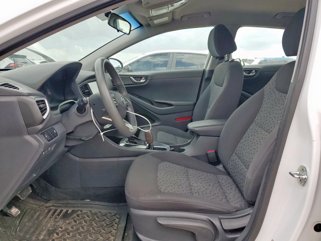 2018 Hyundai Ioniq Blue VIN: KMHC65LC7JU075492 Lot: 64700145
