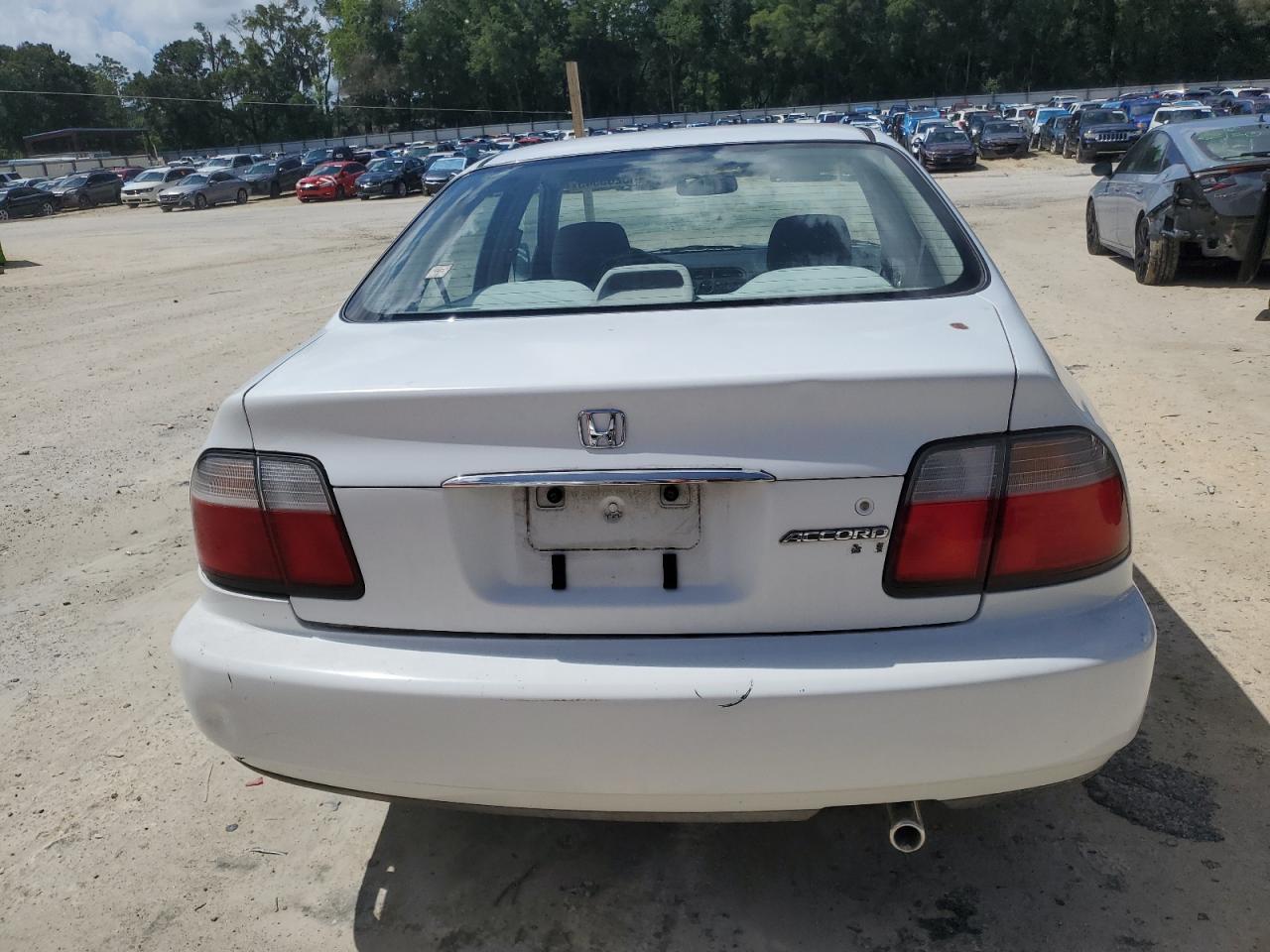 1996 Honda Accord Lx VIN: 1HGCD5534TA106713 Lot: 65265545