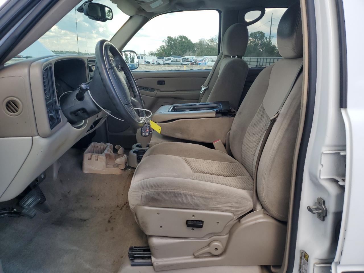 2005 Chevrolet Tahoe C1500 VIN: 1GNEC13T45R220390 Lot: 64190025