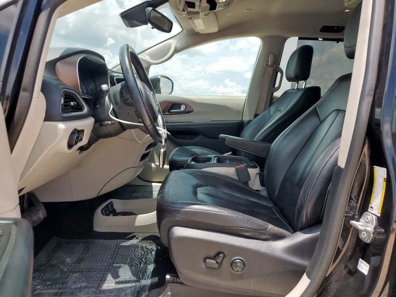 2018 Chrysler Pacifica Touring L VIN: 2C4RC1BGXJR351701 Lot: 63689005
